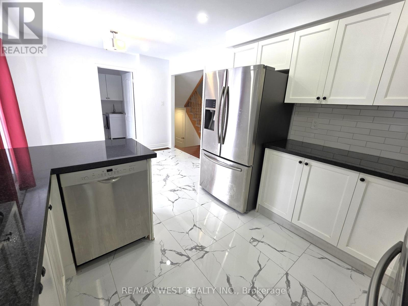 89 Matthew Boyd Crescent, Newmarket (Woodland Hill), Ontario  L3X 3C5 - Photo 7 - N12823746