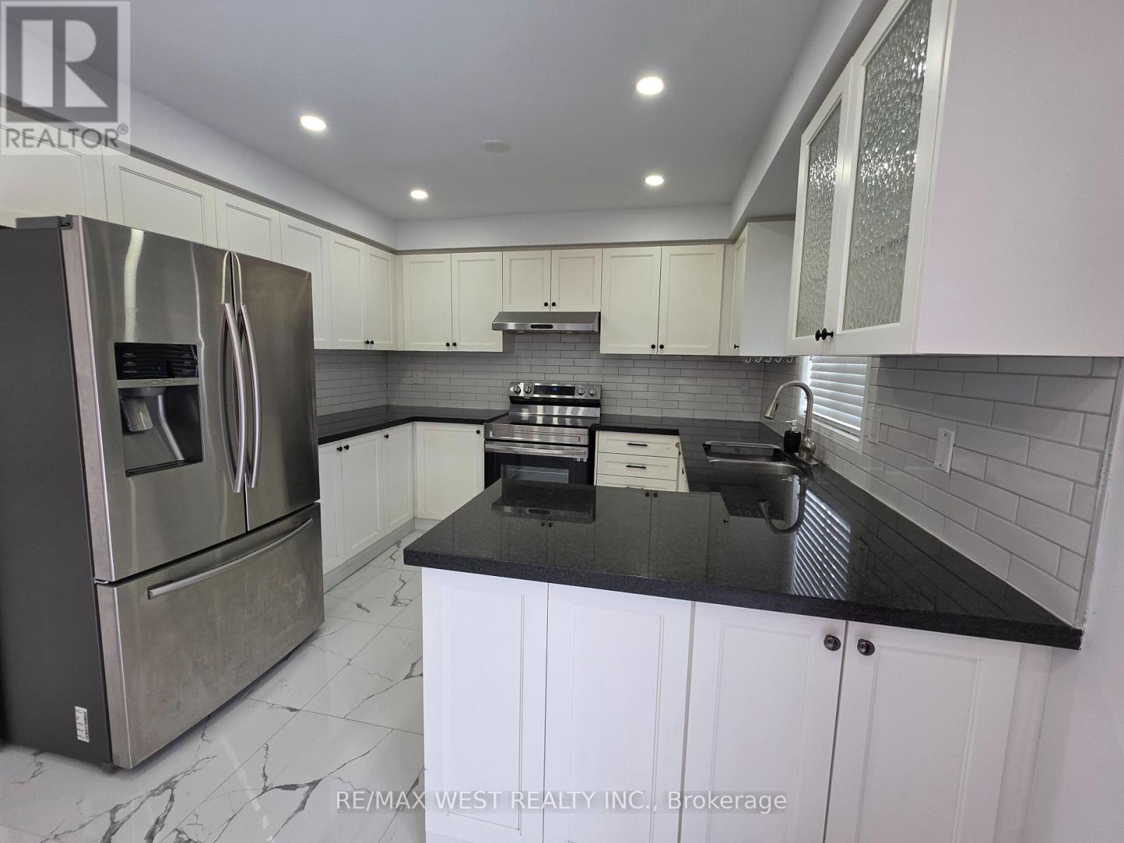 89 Matthew Boyd Crescent, Newmarket (Woodland Hill), Ontario  L3X 3C5 - Photo 8 - N12823746