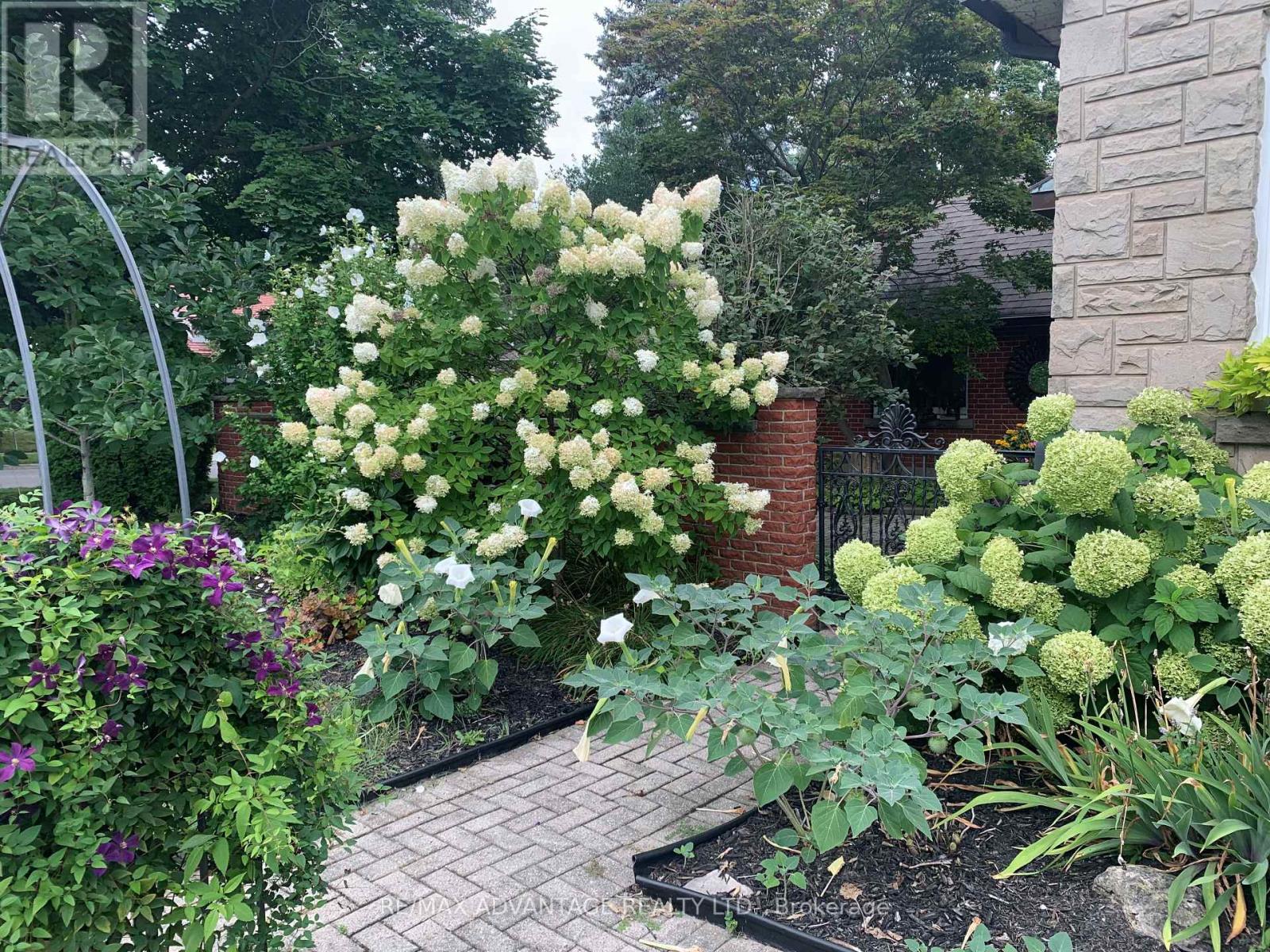 572 Huntingdon Drive, London South, Ontario  N6C 4J4 - Photo 4 - X12822990