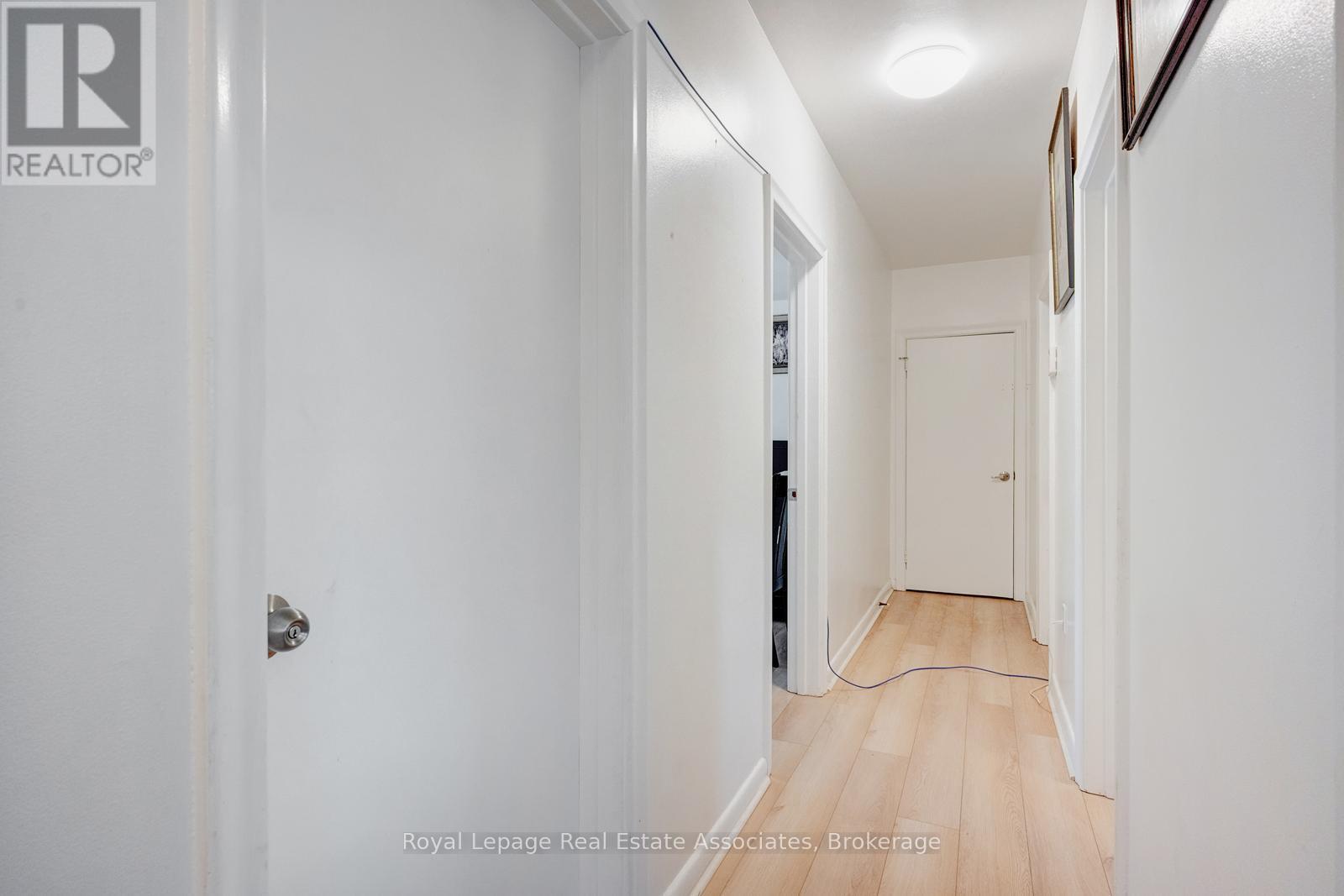 3-Br Upper - 69 Oldham Road, Toronto, Ontario  M9A 2B9 - Photo 11 - W12823648