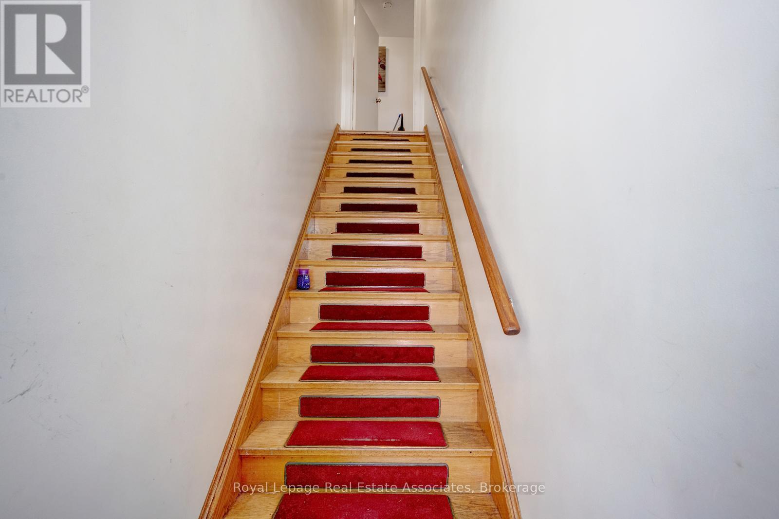 3-Br Upper - 69 Oldham Road, Toronto, Ontario  M9A 2B9 - Photo 2 - W12823648