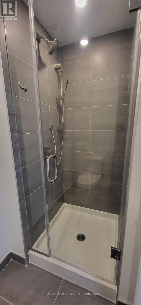 1004 - 1 Fairview Road E, Mississauga, Ontario  L5A 4C6 - Photo 17 - W12823664