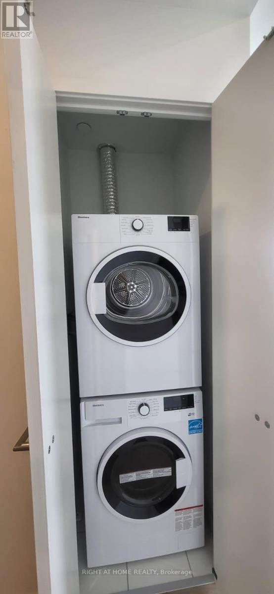 1004 - 1 Fairview Road E, Mississauga, Ontario  L5A 4C6 - Photo 9 - W12823664