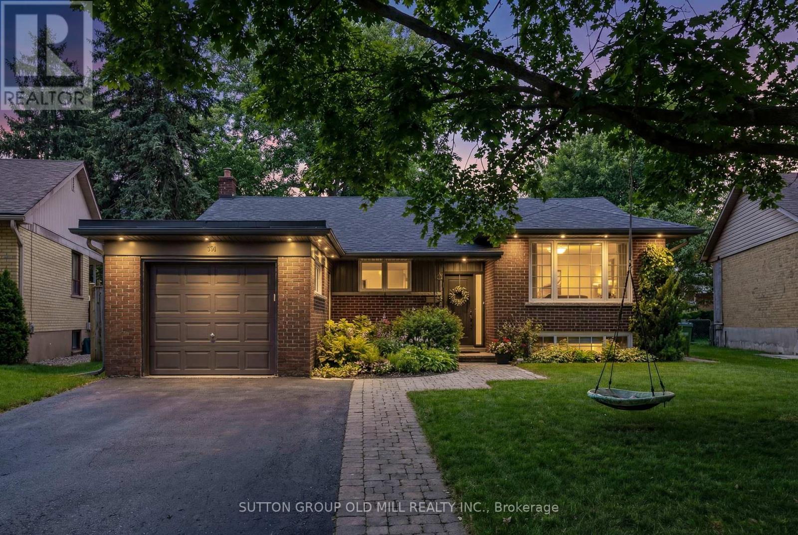 16 Brook Tree Crescent, Toronto, Ontario  M9P 1L1 - Photo 3 - W12823674