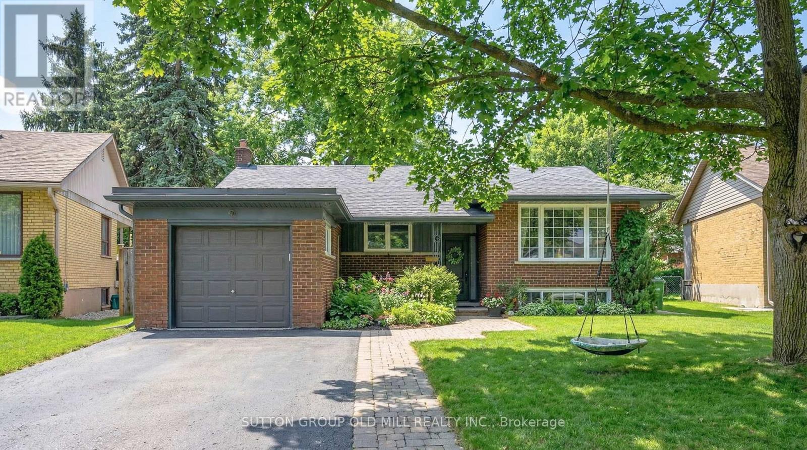 16 Brook Tree Crescent, Toronto, Ontario  M9P 1L1 - Photo 4 - W12823674