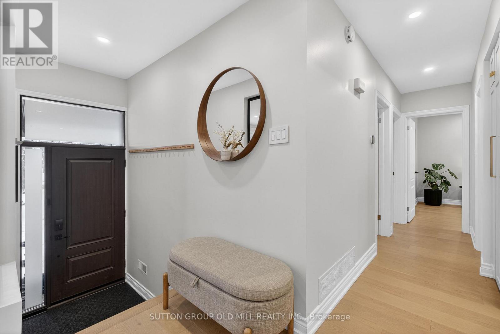 16 Brook Tree Crescent, Toronto, Ontario  M9P 1L1 - Photo 6 - W12823674