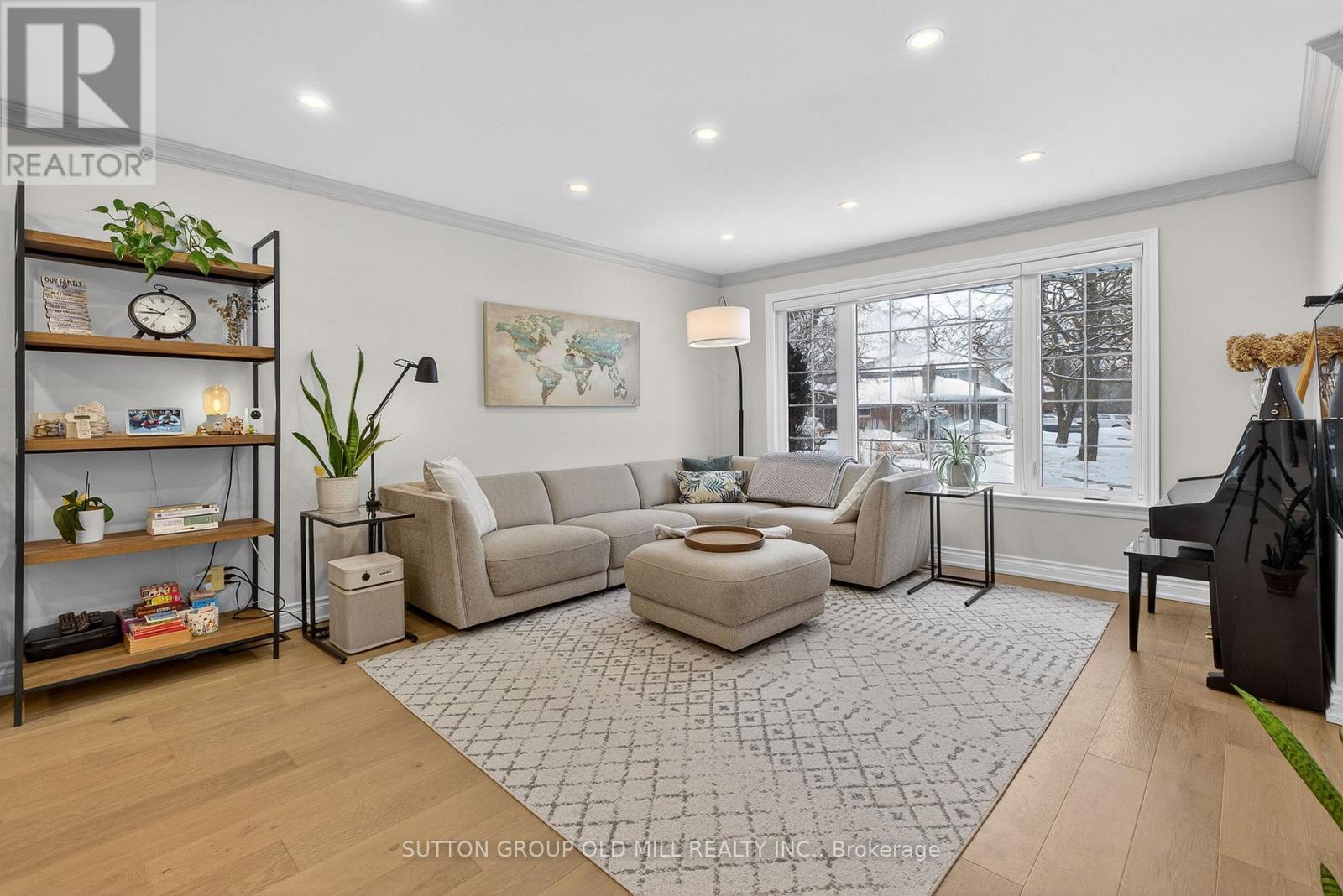 16 Brook Tree Crescent, Toronto, Ontario  M9P 1L1 - Photo 7 - W12823674