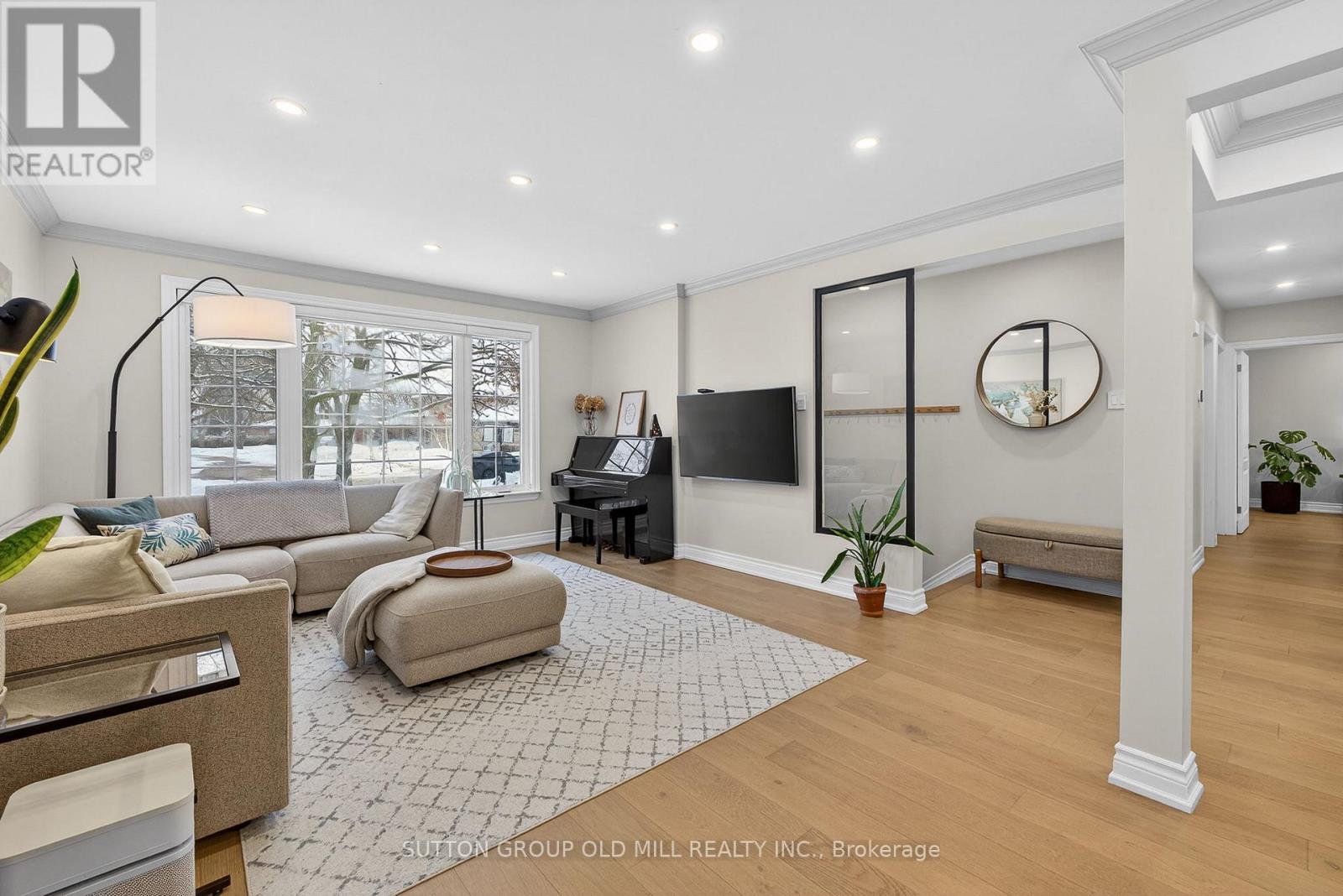 16 Brook Tree Crescent, Toronto, Ontario  M9P 1L1 - Photo 9 - W12823674