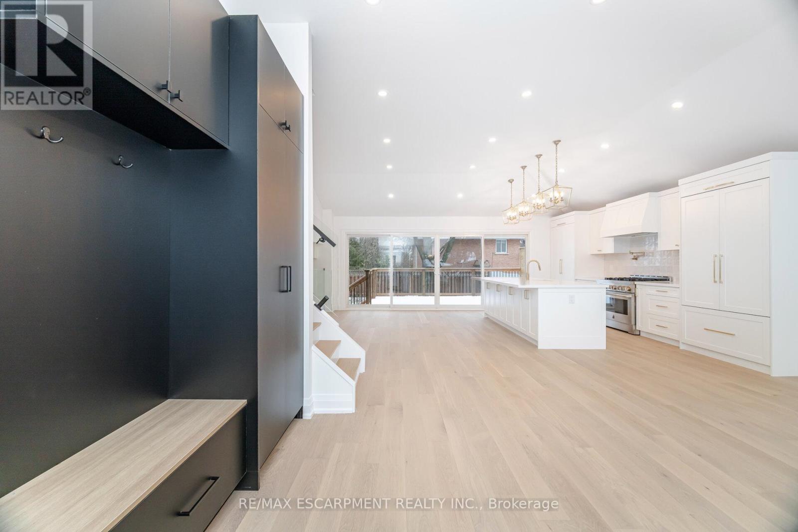 2276 Wyandotte Drive, Oakville, Ontario  L6L 2T5 - Photo 17 - W12823708