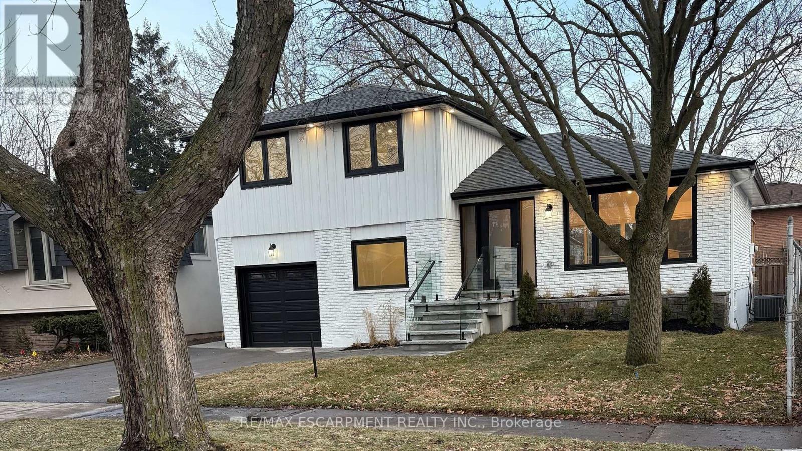 2276 Wyandotte Drive, Oakville, Ontario  L6L 2T5 - Photo 2 - W12823708