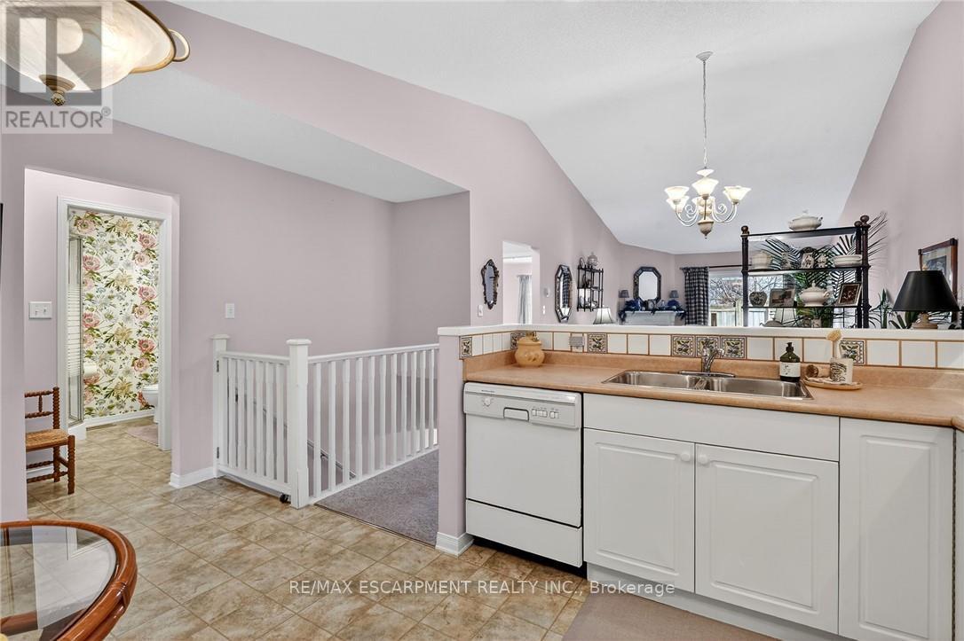 30 - 303 Central Avenue, Grimsby, Ontario  L3M 5L7 - Photo 11 - X12823710