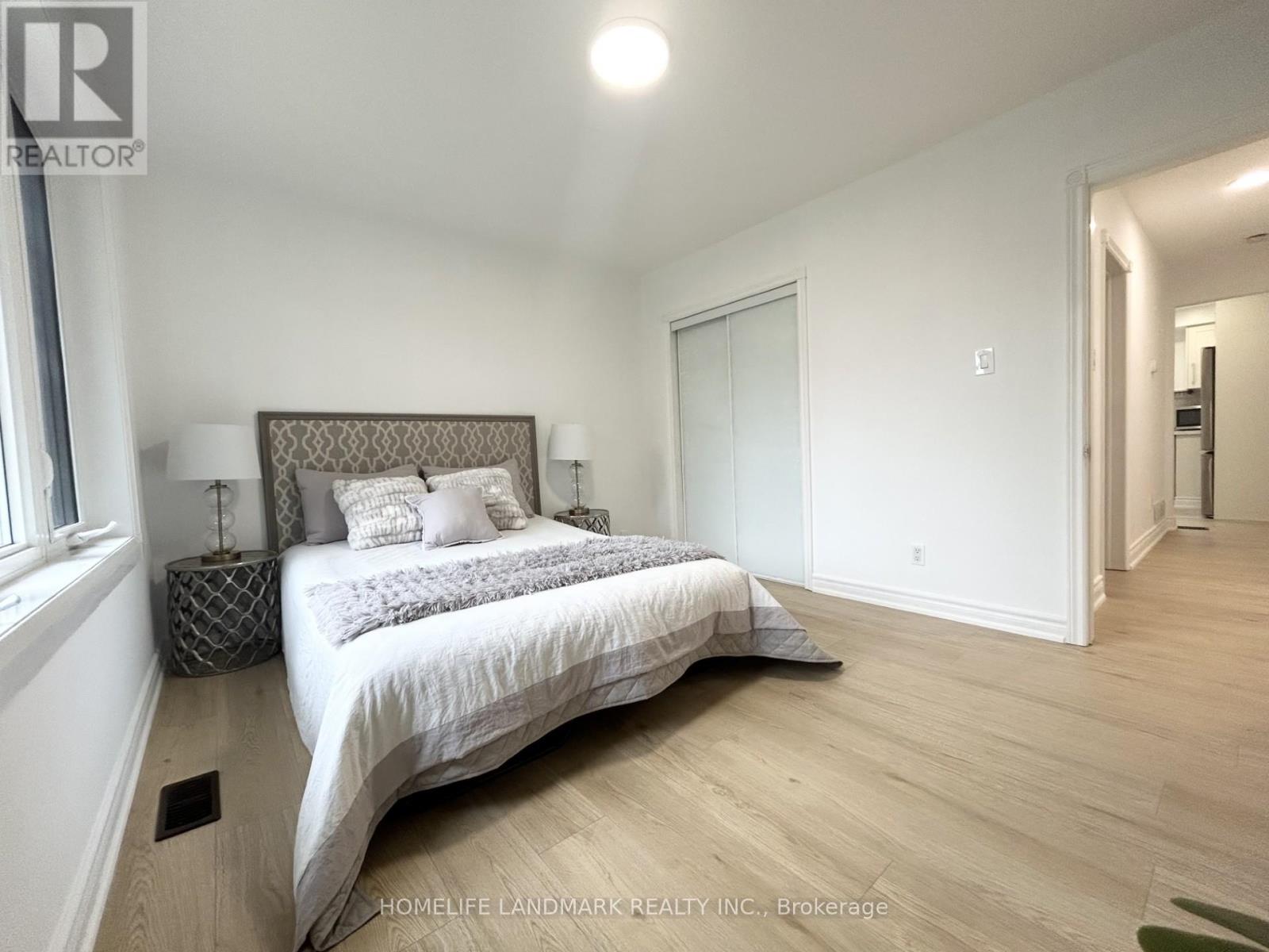 323 Elmwood Avenue, Richmond Hill, Ontario  L4C 1L7 - Photo 15 - N12661712