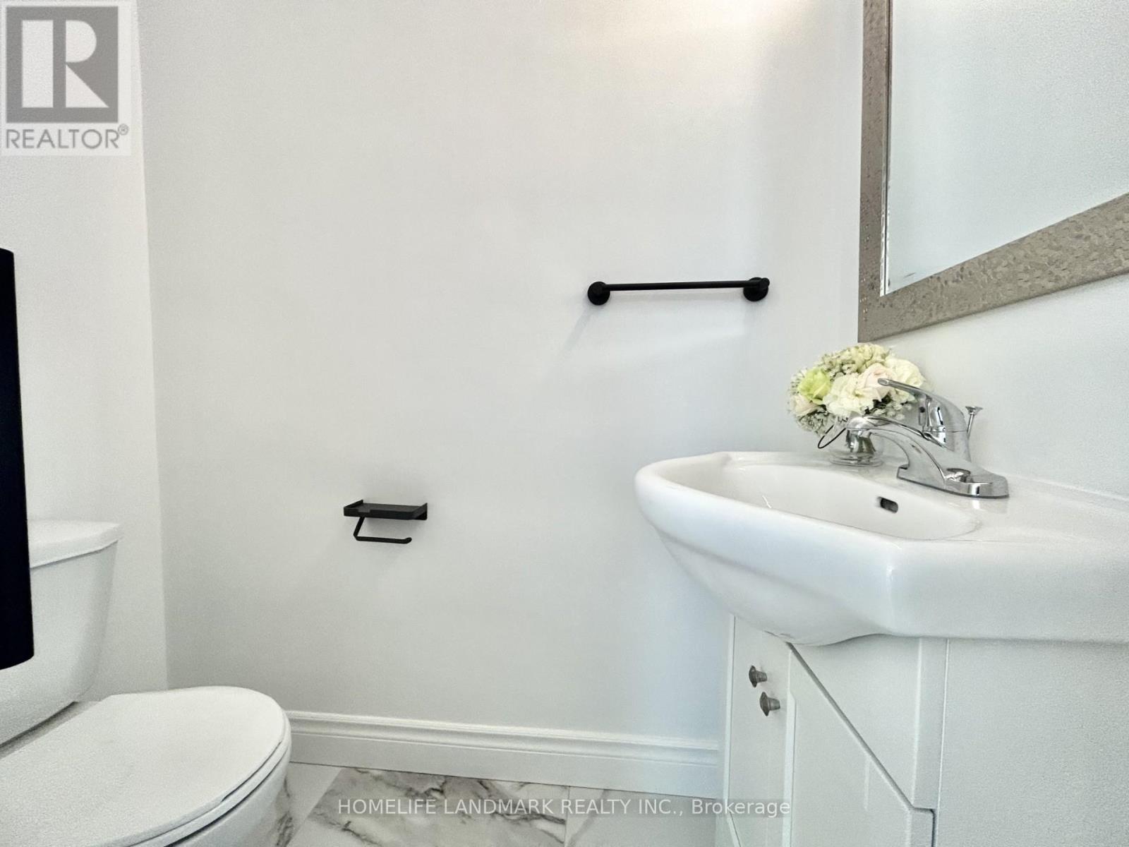 323 Elmwood Avenue, Richmond Hill, Ontario  L4C 1L7 - Photo 21 - N12661712