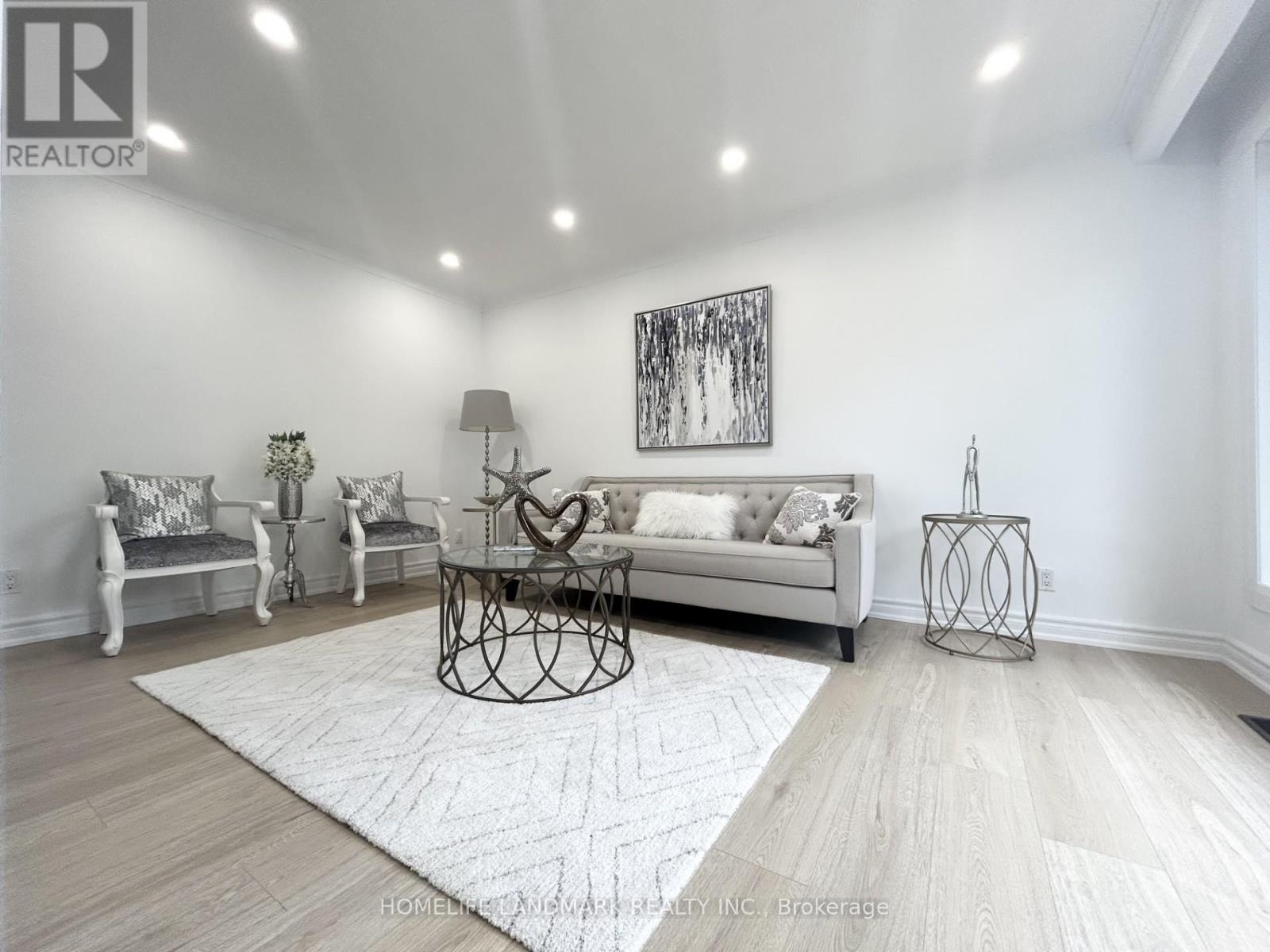 323 Elmwood Avenue, Richmond Hill, Ontario  L4C 1L7 - Photo 6 - N12661712