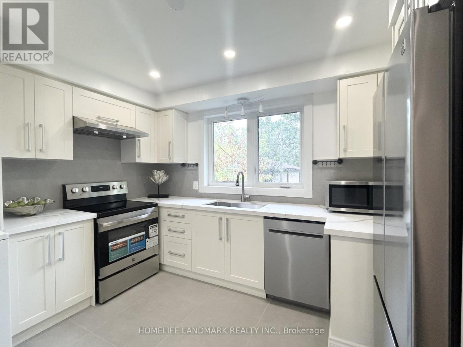 323 Elmwood Avenue, Richmond Hill, Ontario  L4C 1L7 - Photo 20 - N12661712