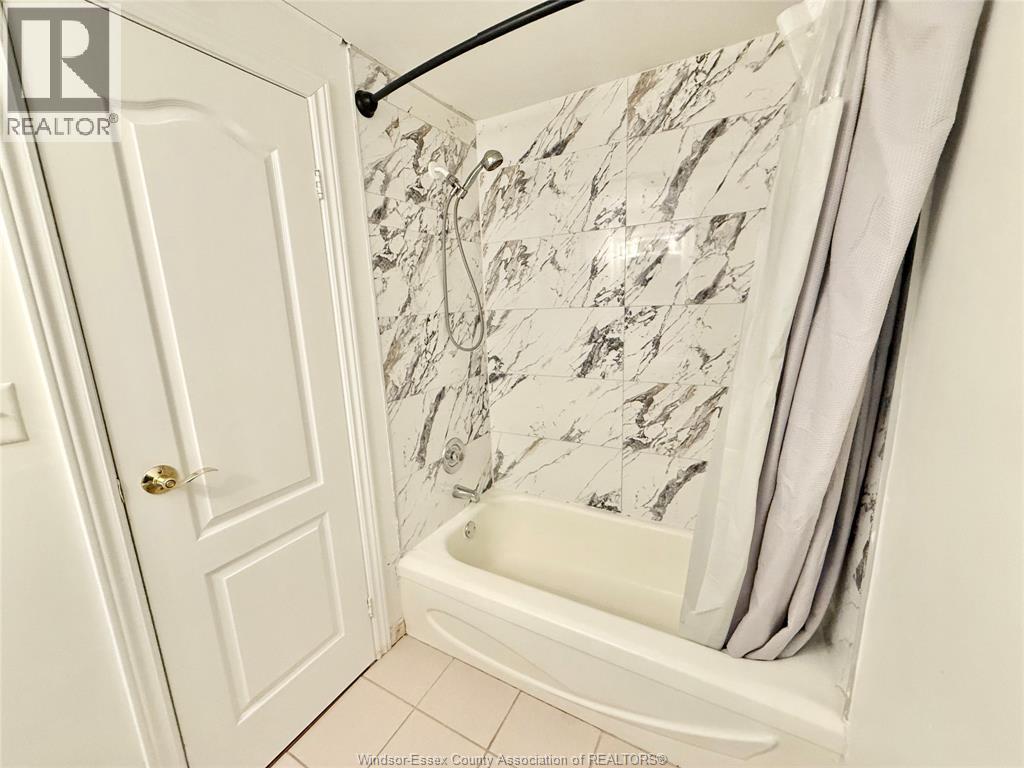 10664 Atwater Crescent Unit# Main, Windsor, Ontario N8N 2T1 - Photo 17 - 26004063