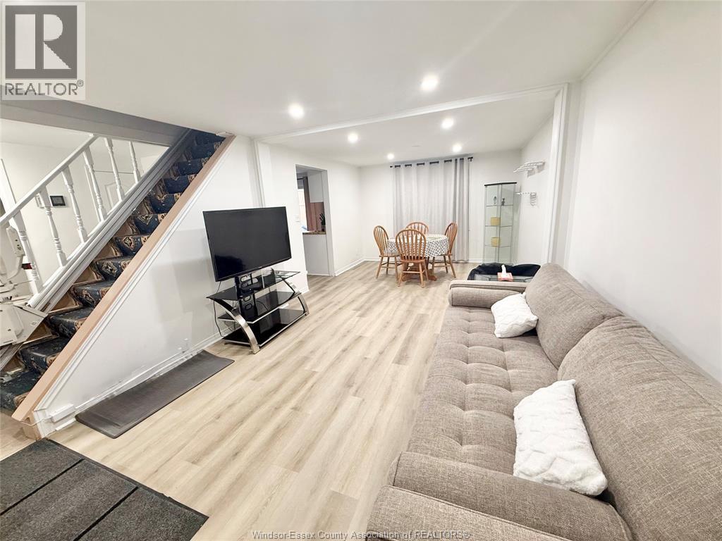 10664 Atwater Crescent Unit# Main, Windsor, Ontario N8N 2T1 - Photo 3 - 26004063