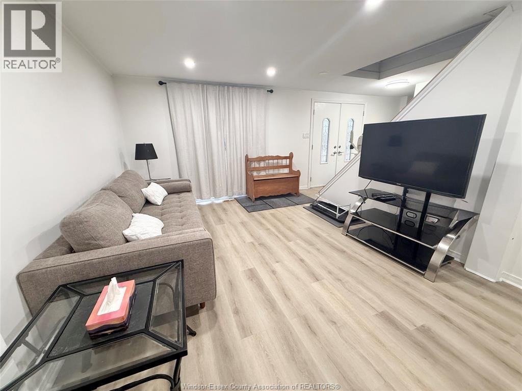 10664 Atwater Crescent Unit# Main, Windsor, Ontario N8N 2T1 - Photo 4 - 26004063