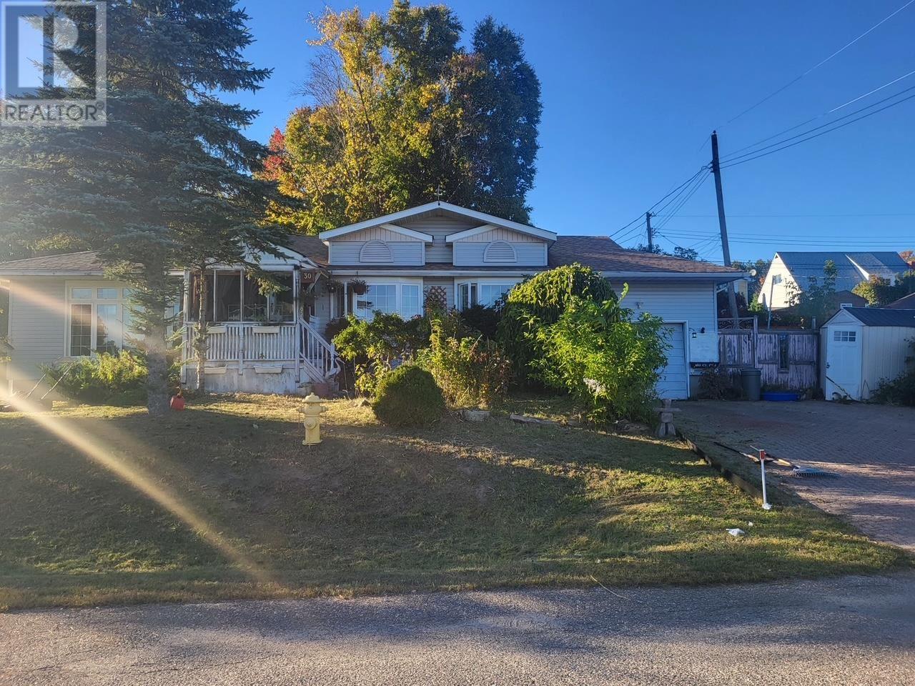 30 Denison RD, Elliot Lake, Ontario