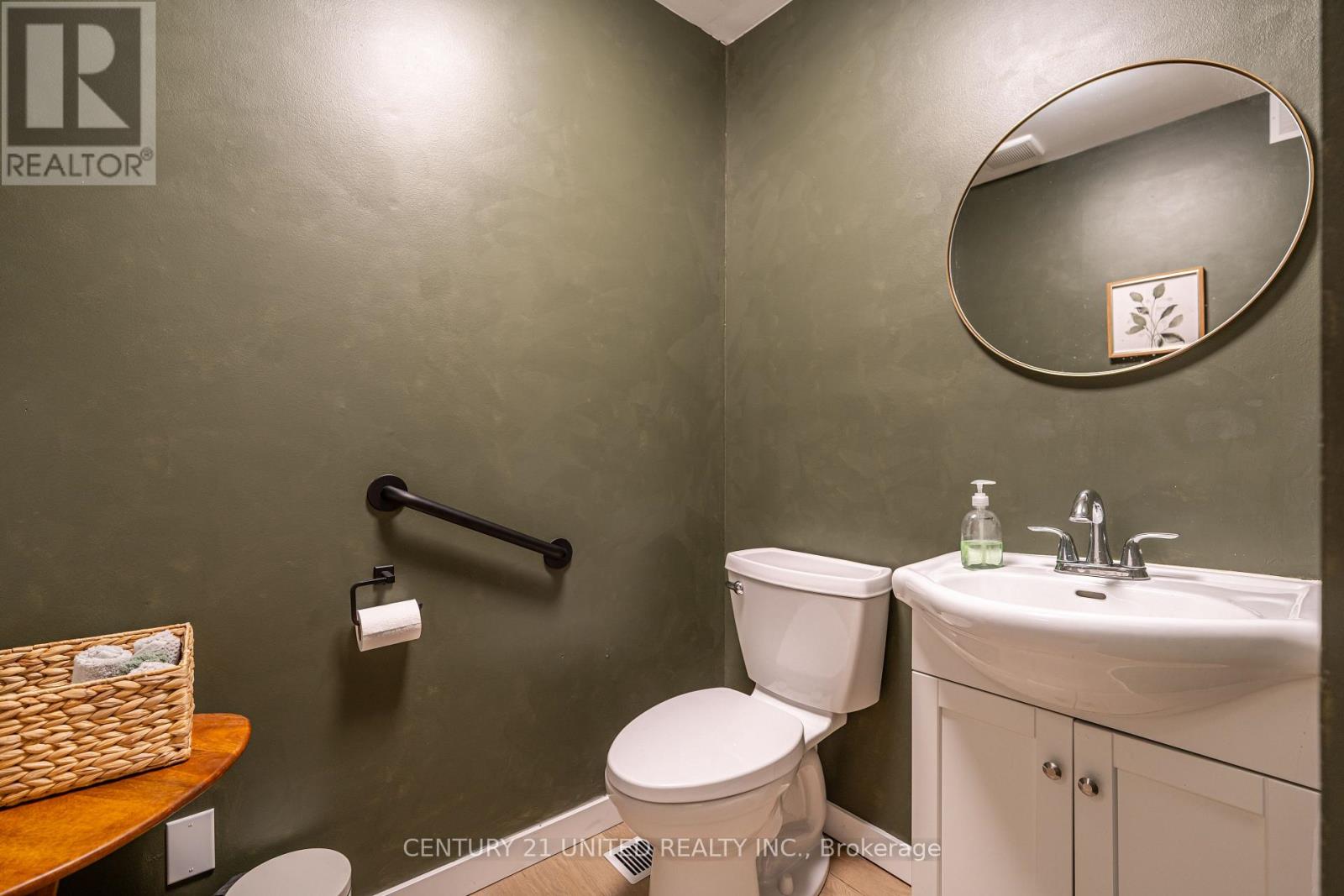 174-176 Hunter Street W, Peterborough (Town Ward 3), Ontario  K9H 2L2 - Photo 13 - X12823794