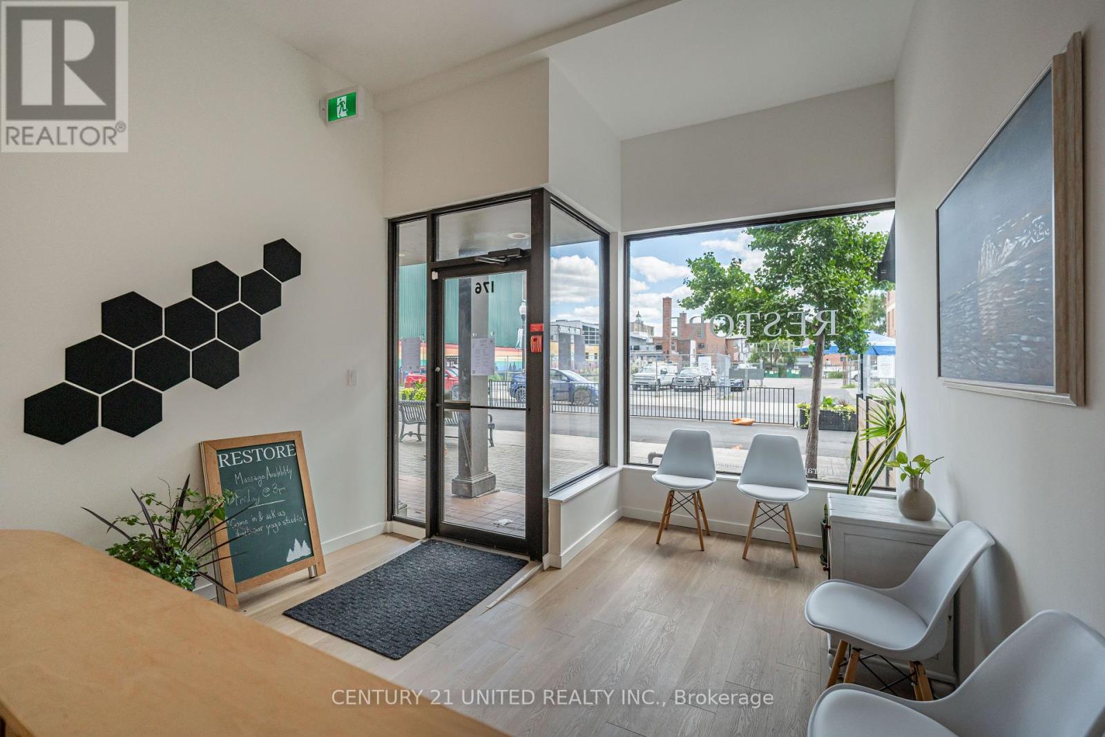 174-176 Hunter Street W, Peterborough (Town Ward 3), Ontario  K9H 2L2 - Photo 3 - X12823794