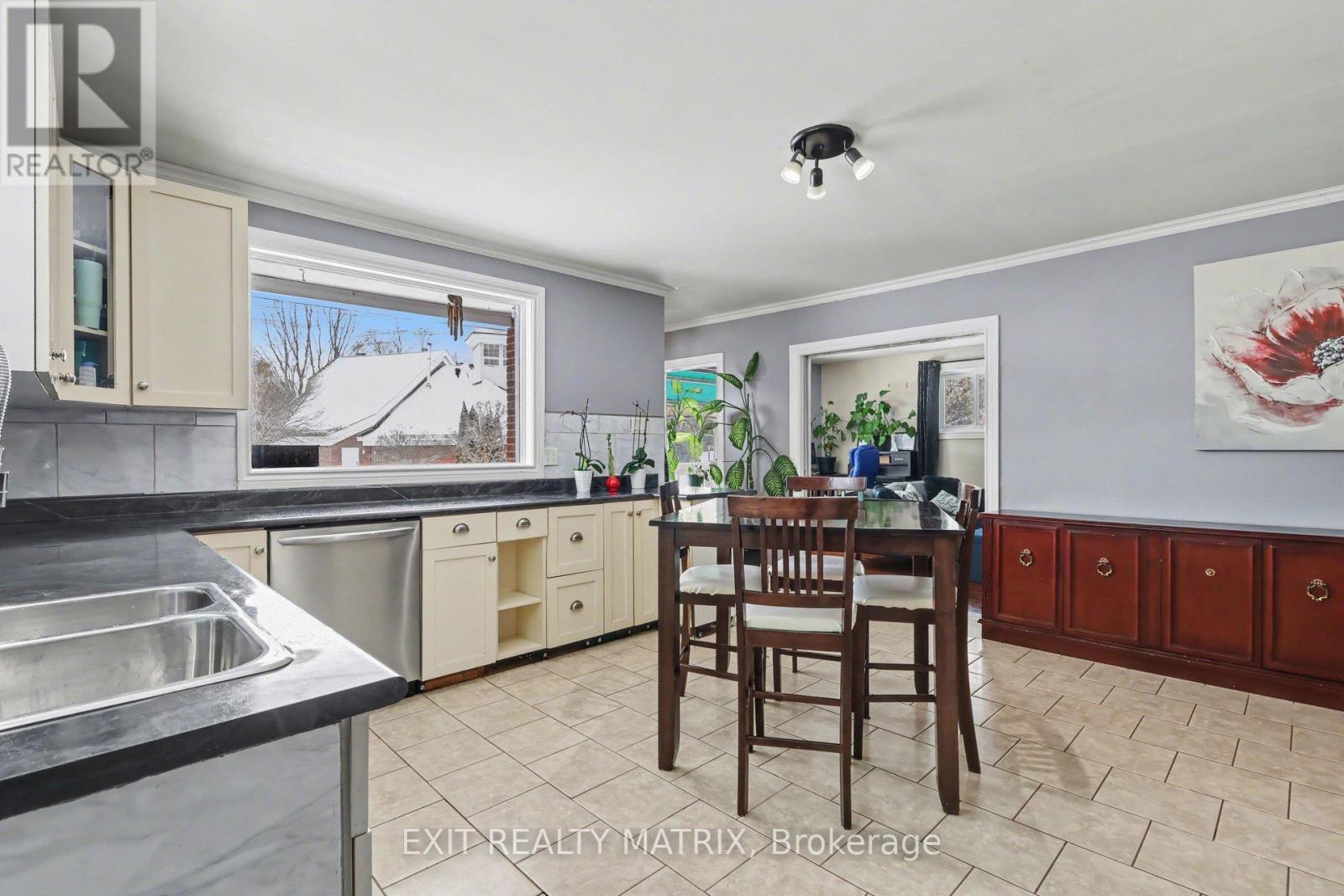 2 St Polycarp Street, North Stormont, Ontario  K0C 1W0 - Photo 11 - X12823766