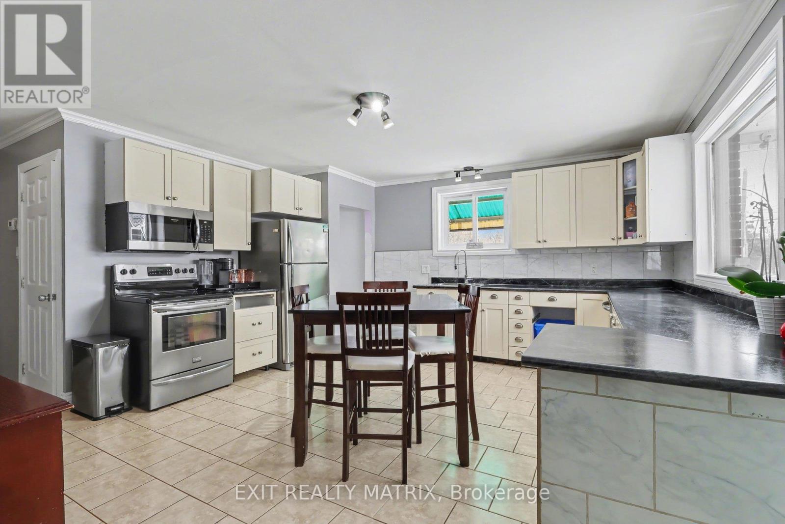 2 St Polycarp Street, North Stormont, Ontario  K0C 1W0 - Photo 12 - X12823766