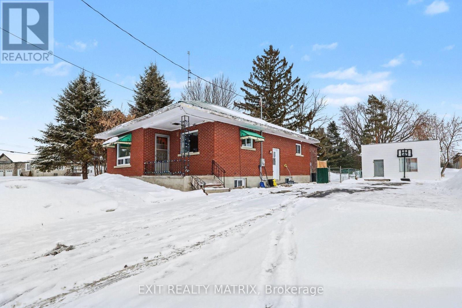 2 St Polycarp Street, North Stormont, Ontario  K0C 1W0 - Photo 2 - X12823766