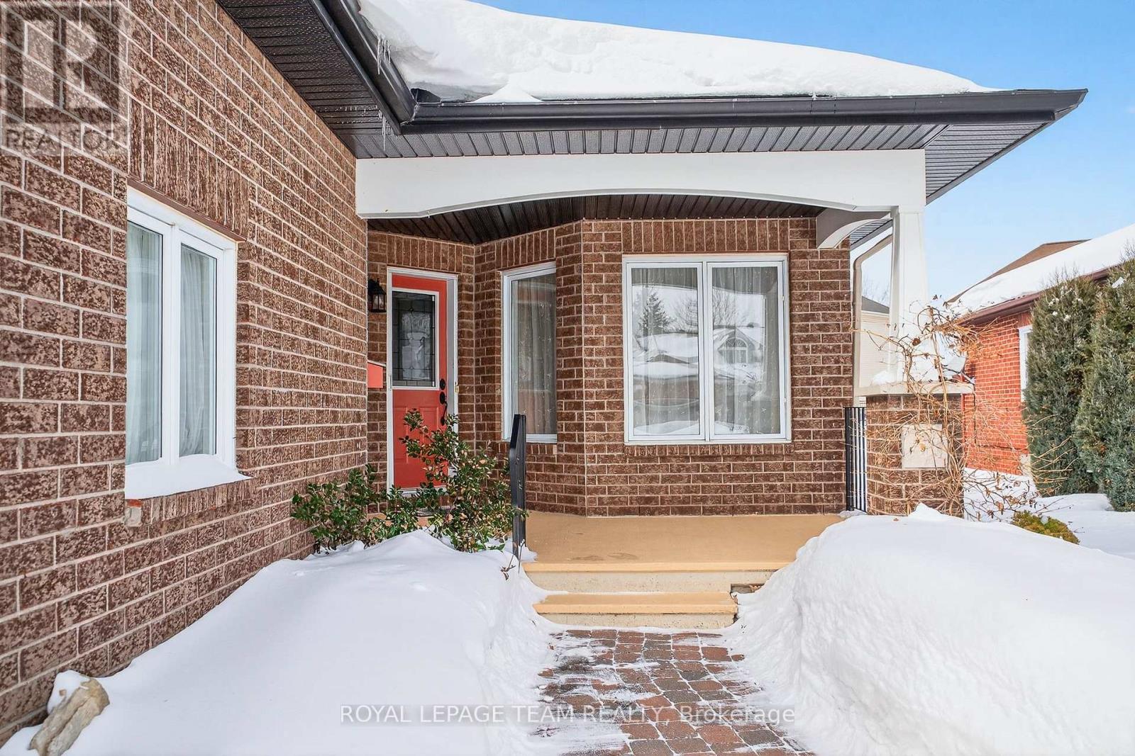 81 Waterthrush Crescent, Ottawa, Ontario K2M 2V1 - Photo 3 - X12823820