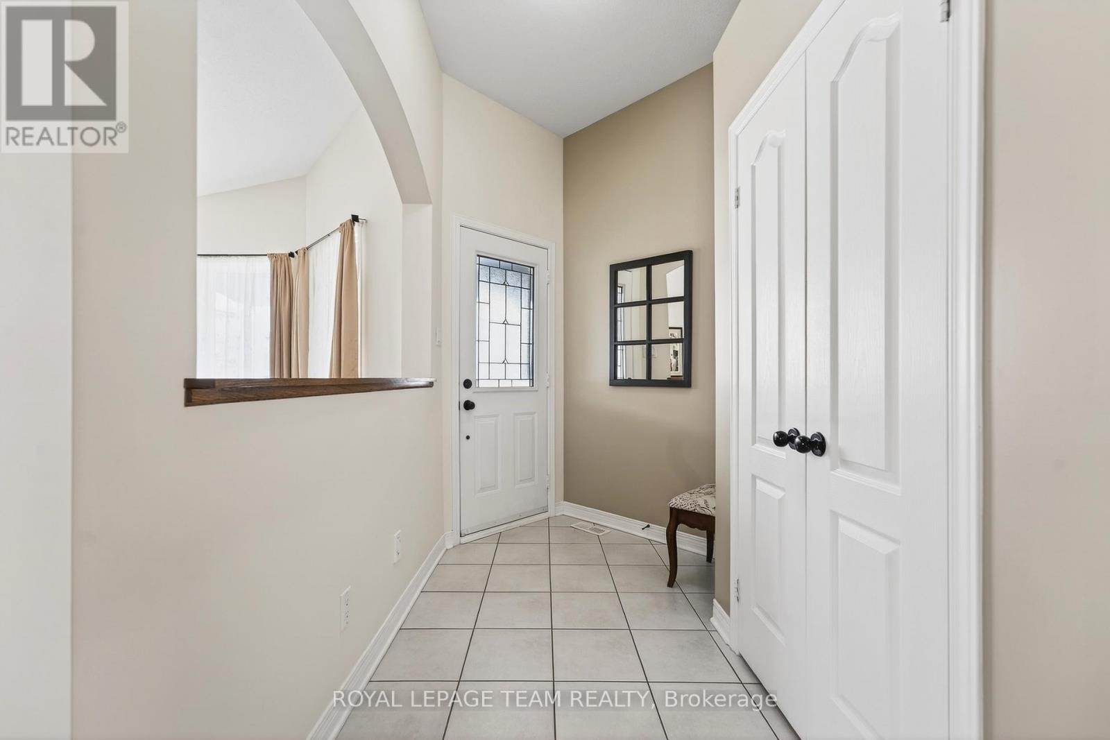81 Waterthrush Crescent, Ottawa, Ontario K2M 2V1 - Photo 4 - X12823820