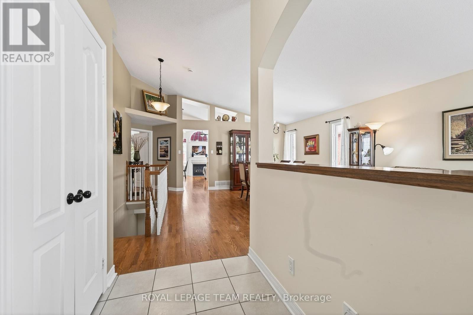 81 Waterthrush Crescent, Ottawa, Ontario K2M 2V1 - Photo 5 - X12823820