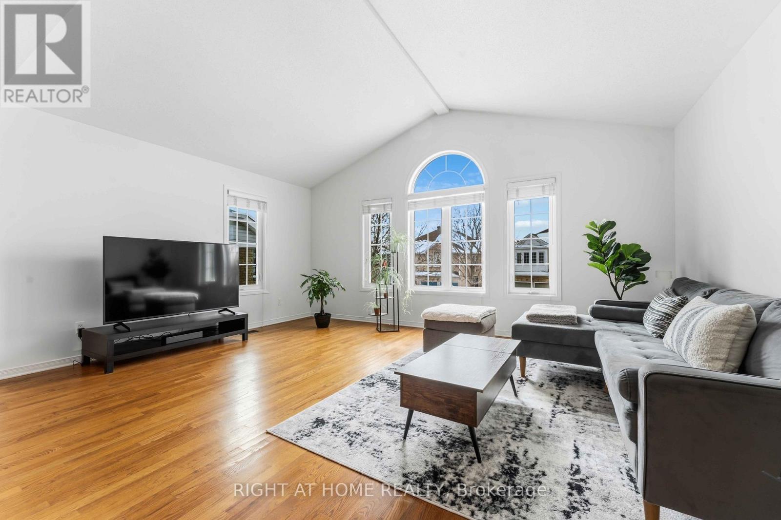 4 Castle Glen Crescent, Ottawa, Ontario  K2L 4H1 - Photo 12 - X12823848