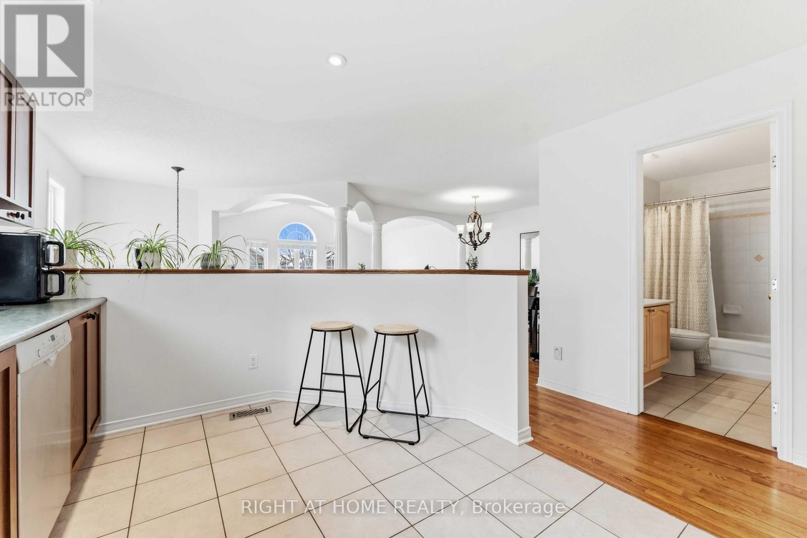 4 Castle Glen Crescent, Ottawa, Ontario  K2L 4H1 - Photo 16 - X12823848