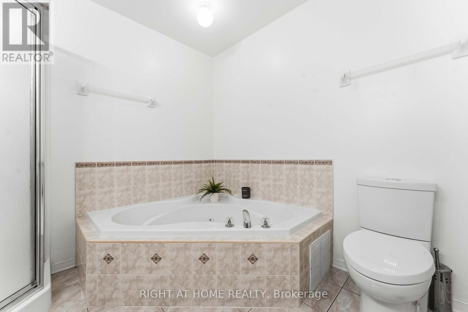 4 Castle Glen Crescent, Ottawa, Ontario  K2L 4H1 - Photo 21 - X12823848