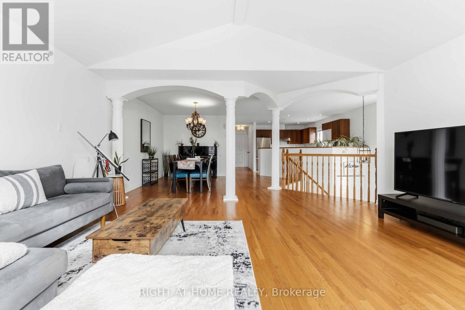 4 Castle Glen Crescent, Ottawa, Ontario  K2L 4H1 - Photo 6 - X12823848