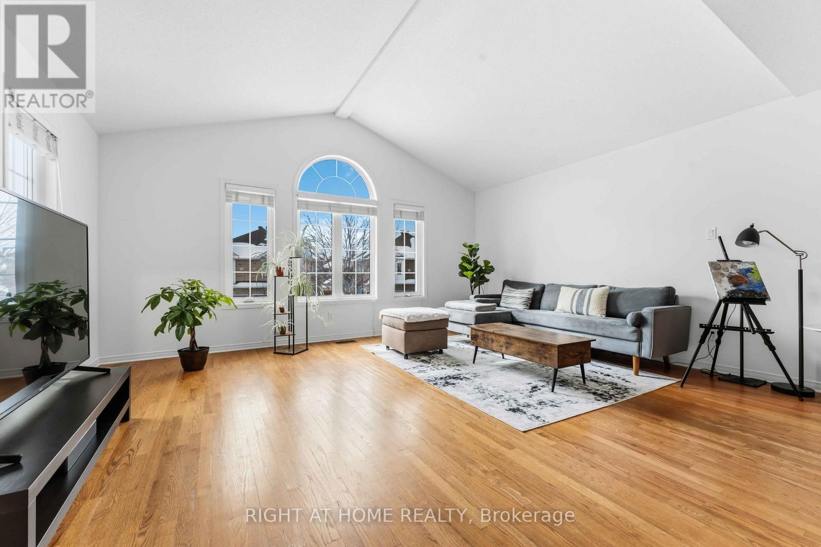 4 Castle Glen Crescent, Ottawa, Ontario  K2L 4H1 - Photo 7 - X12823848