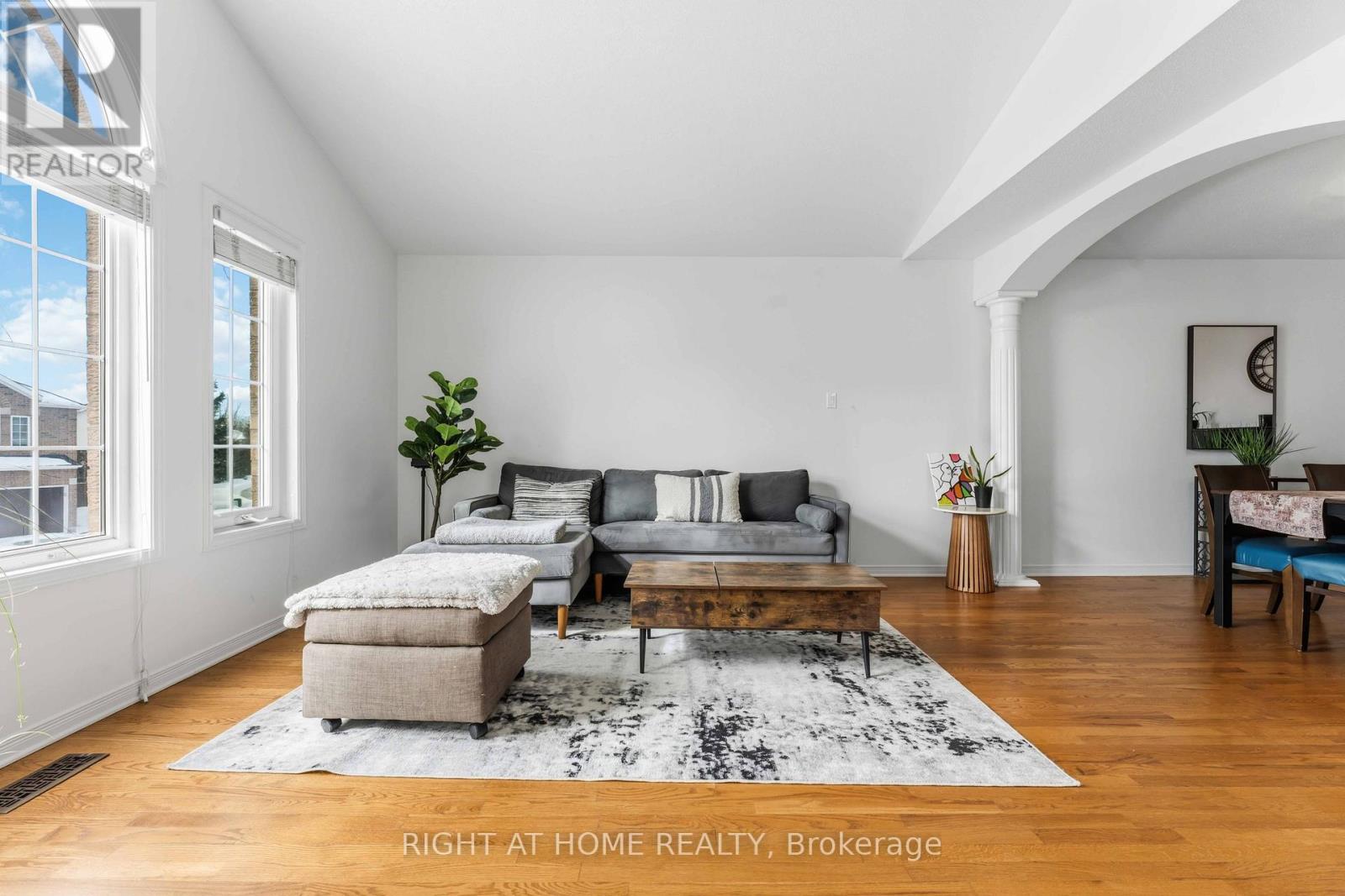 4 Castle Glen Crescent, Ottawa, Ontario  K2L 4H1 - Photo 9 - X12823848