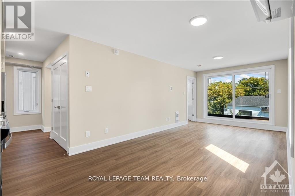 8 - 366 Winona Avenue, Ottawa, Ontario  K1Z 5H7 - Photo 3 - X12823850