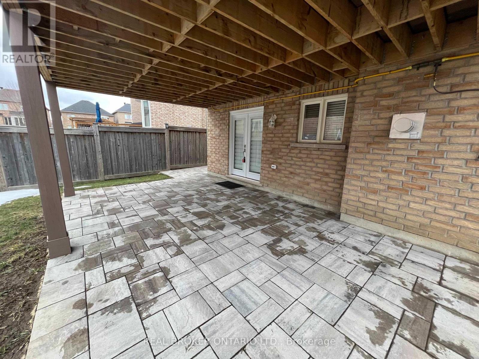 70 Juglans Crescent, Whitchurch-Stouffville, Ontario  L4A 1S5 - Photo 3 - N12822824