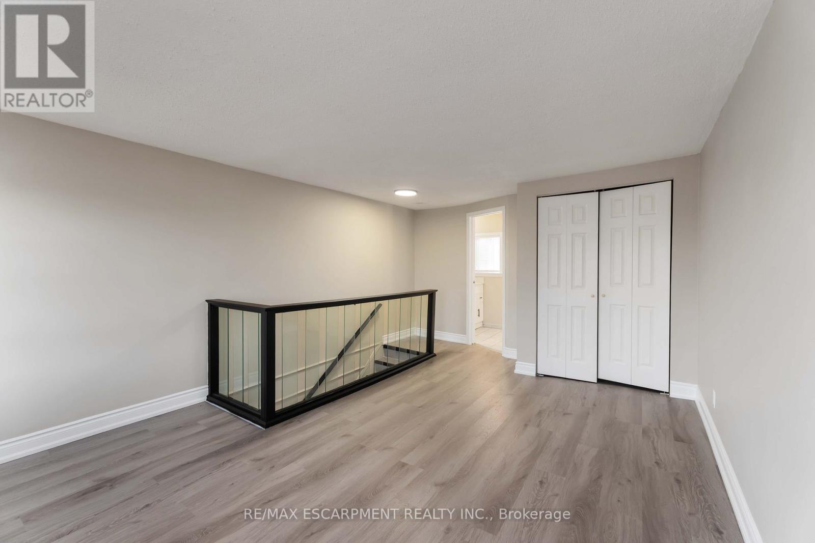 187 Barton Street W, Hamilton, Ontario  L8R 2H3 - Photo 11 - X12823222