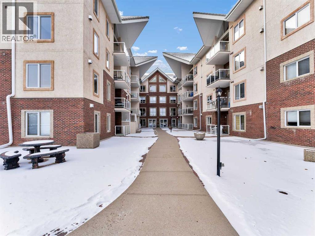 208, 1182 Southview Drive Se, Medicine Hat, Alberta T1B 4L2 - Photo 3 - A2282062