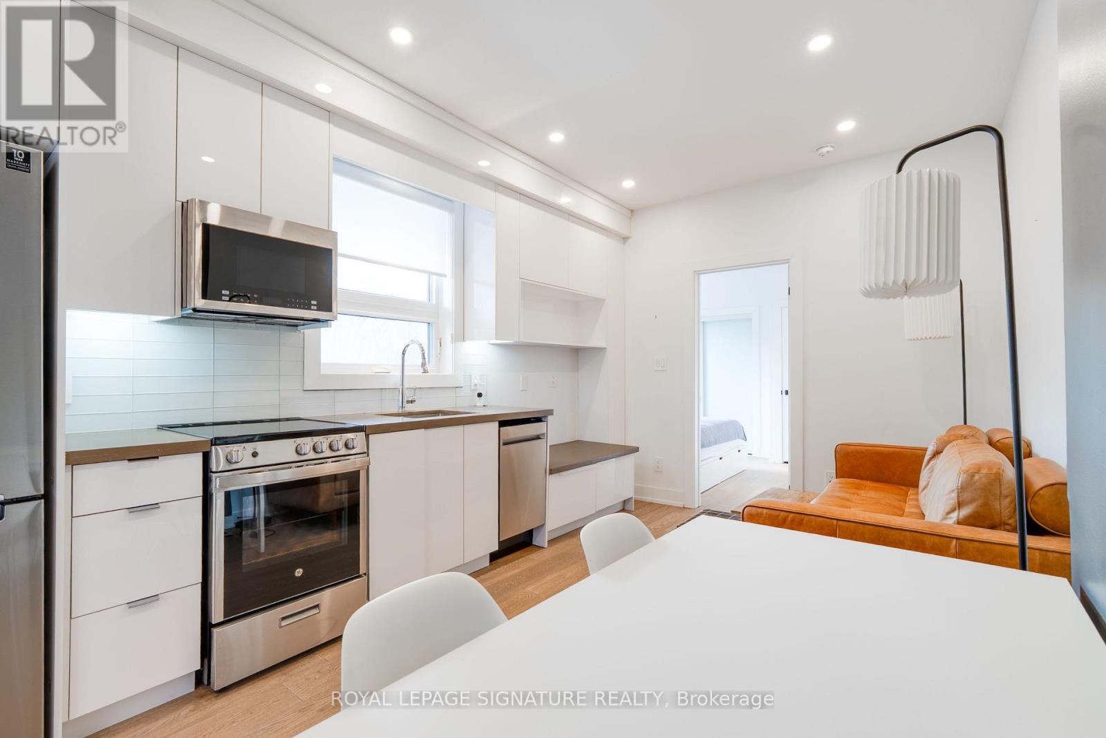 MAIN B - 17 CLAREMONT STREET, Toronto, Ontario