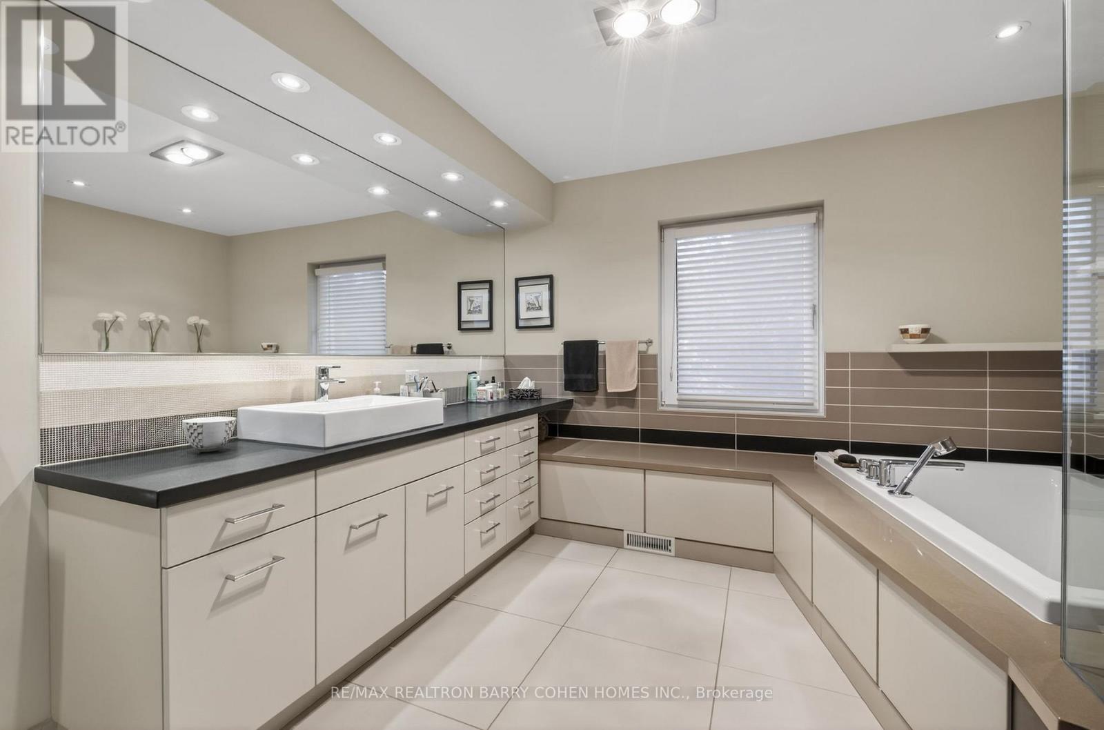 80 Donwoods Drive, Toronto, Ontario  M4N 2G5 - Photo 23 - C12823890