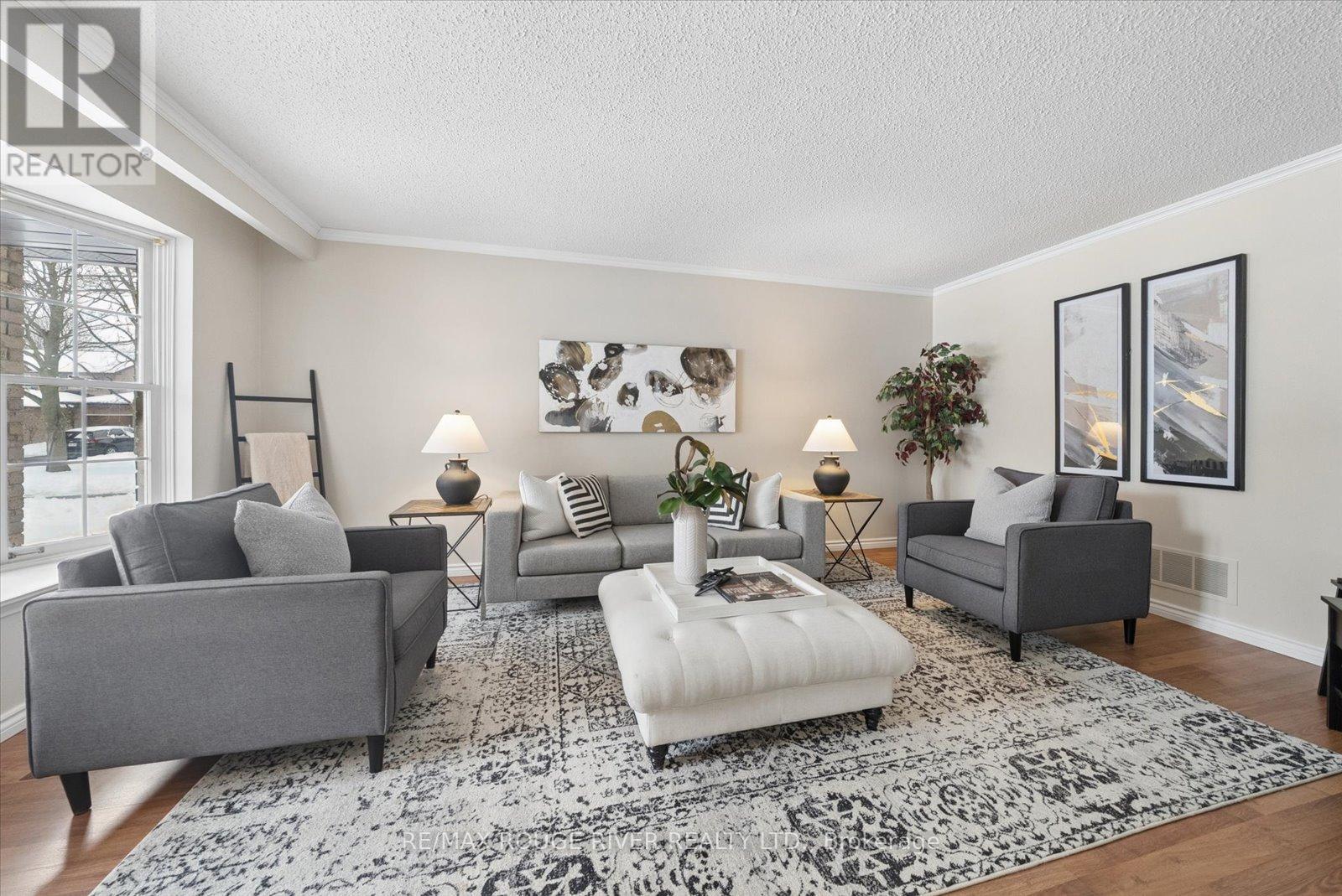 1 Worfolk Place, Whitby, Ontario  L1N 6Z2 - Photo 5 - E12823844