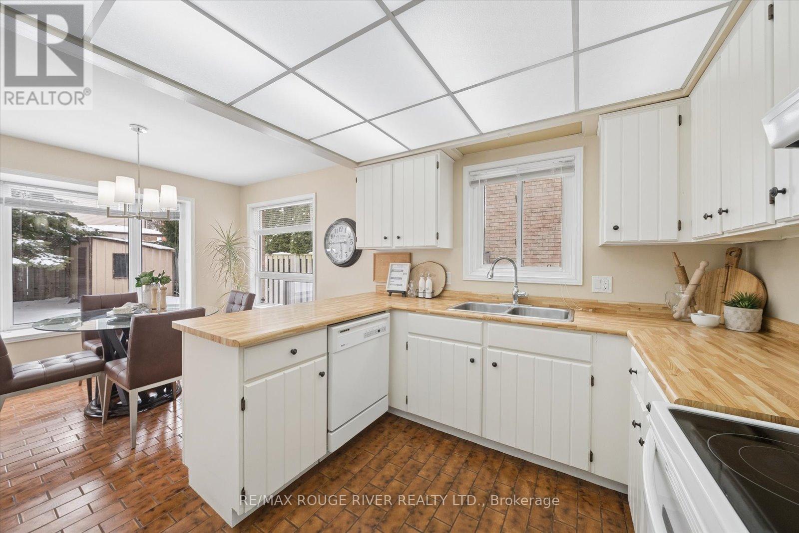 1 Worfolk Place, Whitby, Ontario  L1N 6Z2 - Photo 9 - E12823844