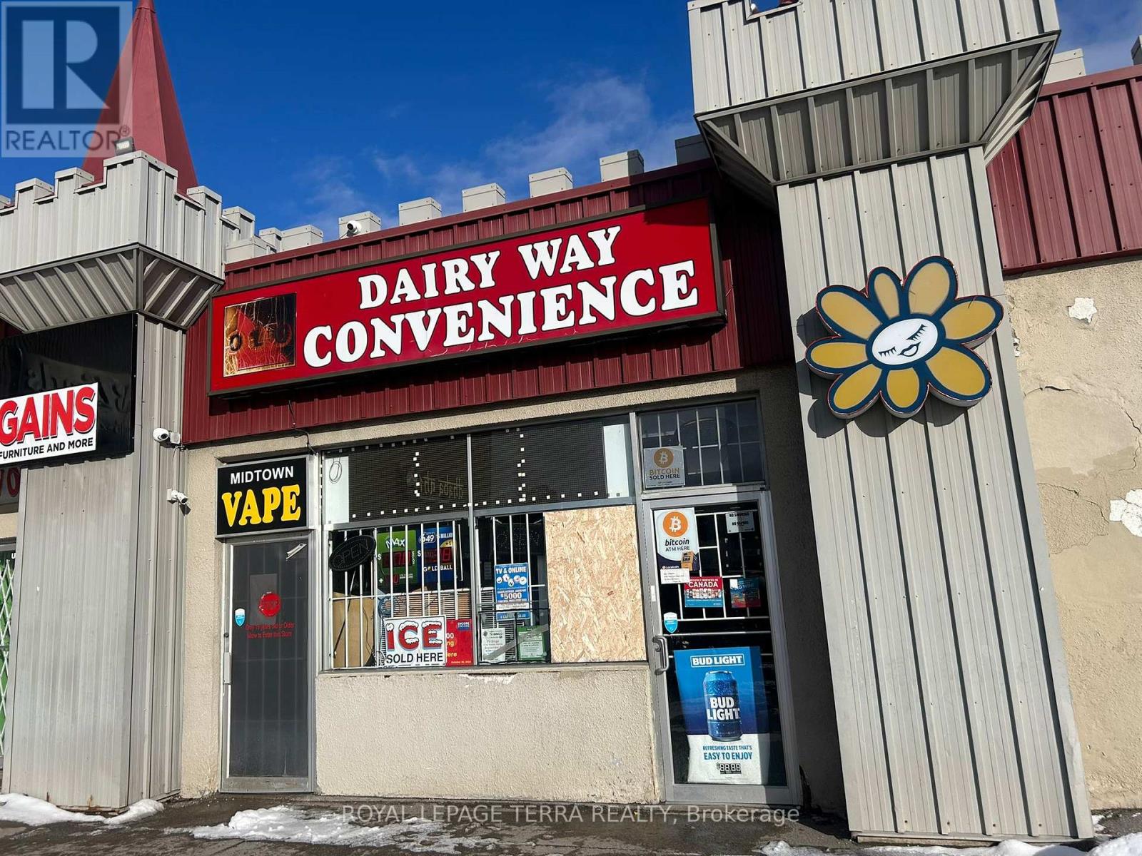 8 MIDTOWN DRIVE, Oshawa, Ontario