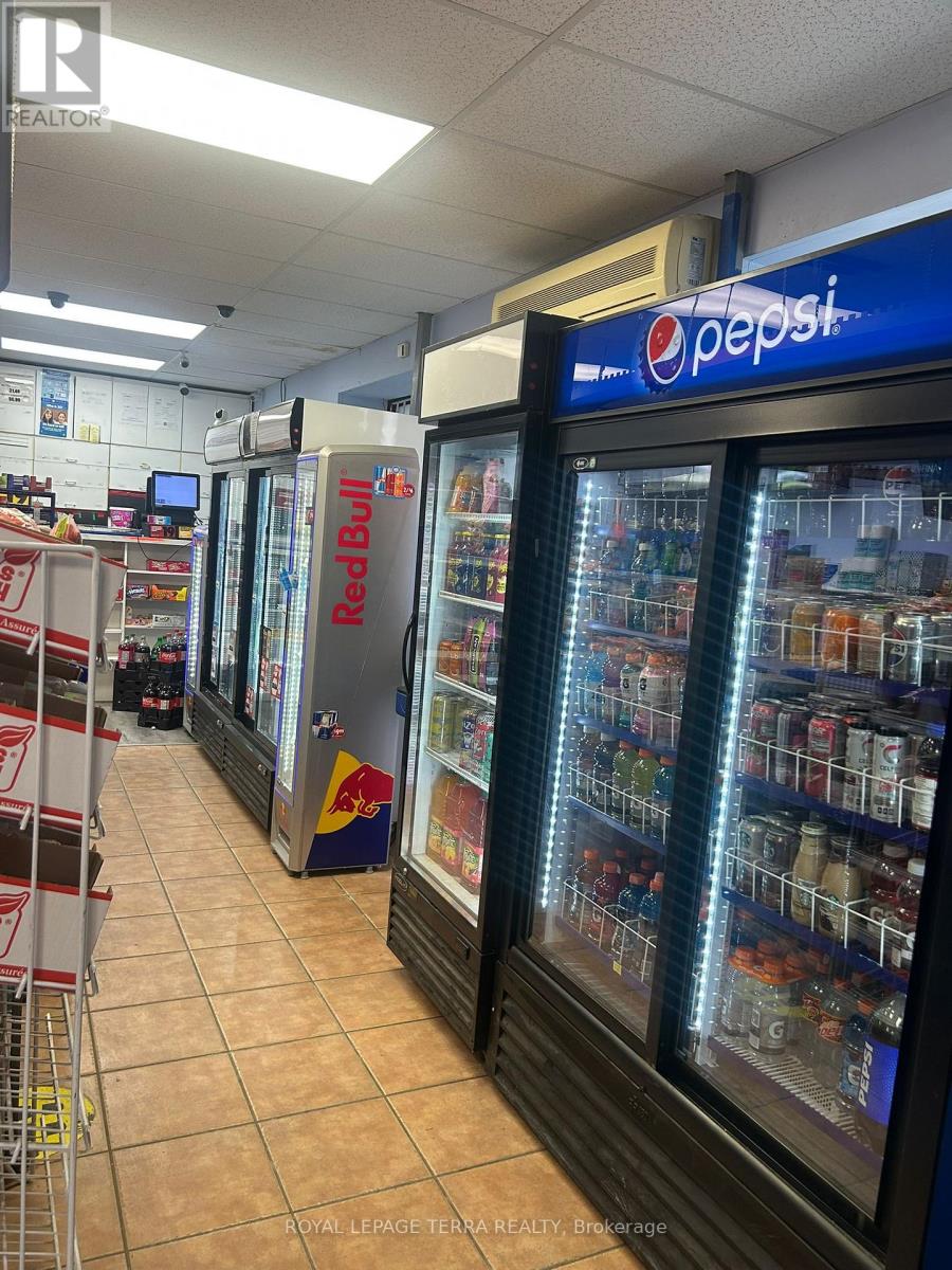 8 Midtown Drive, Oshawa, Ontario  L1J 3Z7 - Photo 4 - E12823936