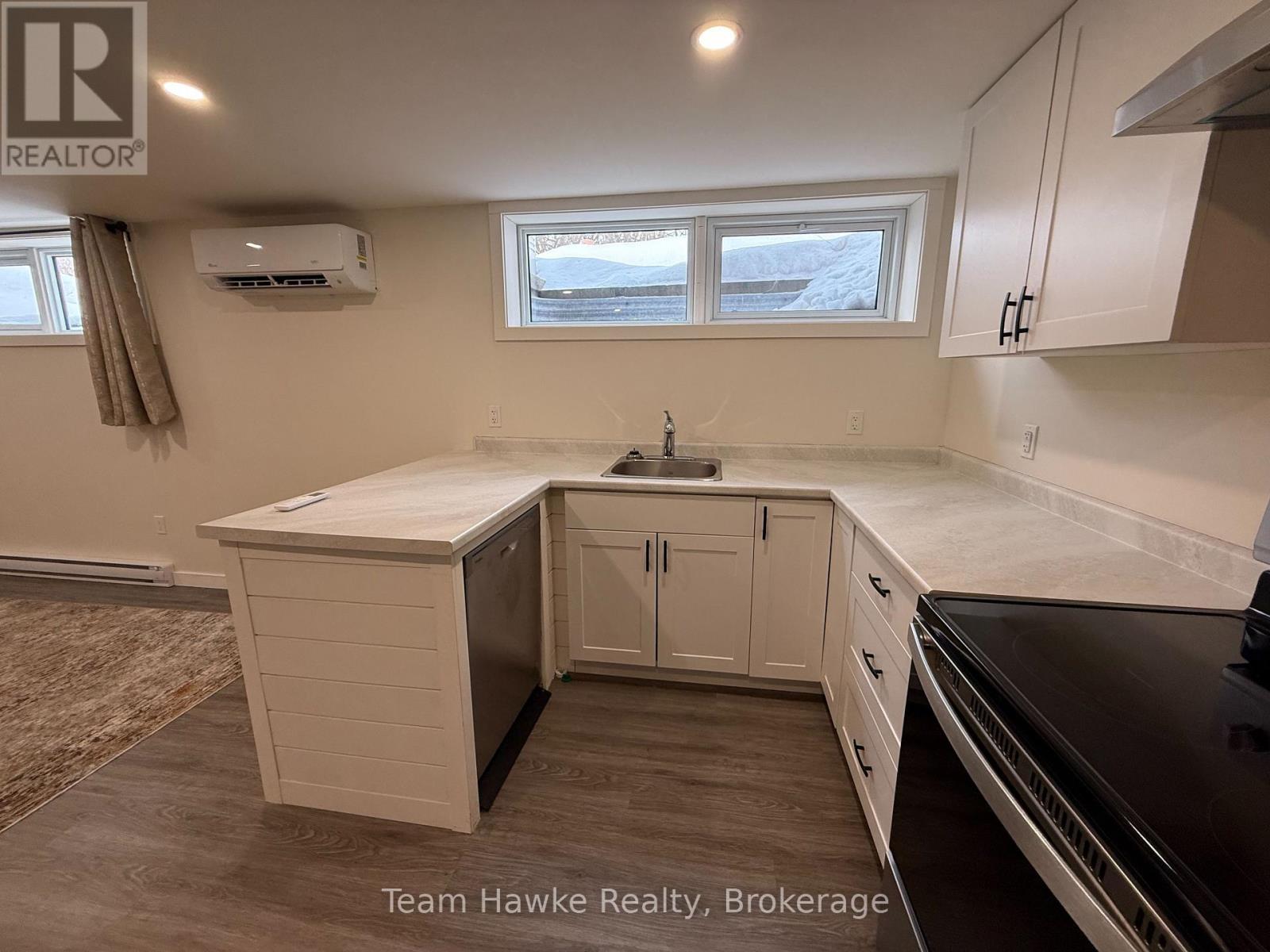 630 Bayview Drive, Midland, Ontario  L4R 2P5 - Photo 4 - S12757448