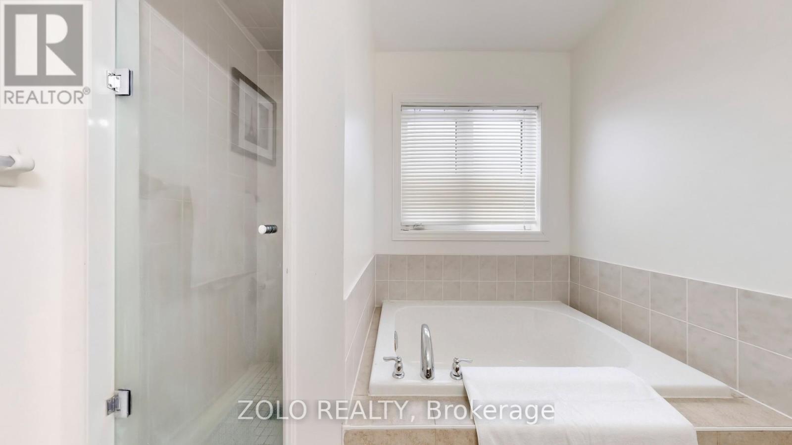 42 Foxberry Road, East Gwillimbury, Ontario  L9N 0P6 - Photo 17 - N12823758