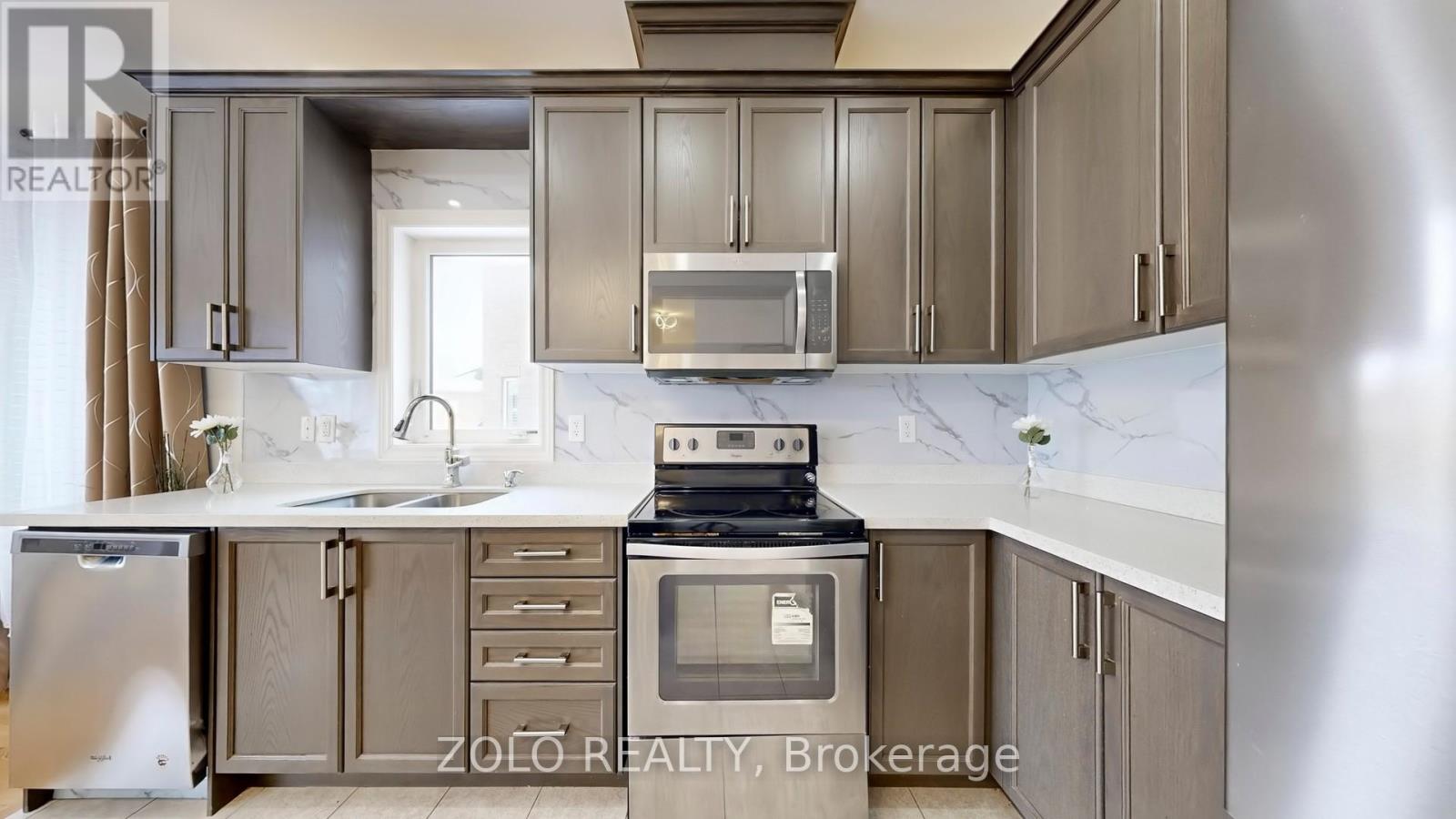 42 Foxberry Road, East Gwillimbury, Ontario  L9N 0P6 - Photo 9 - N12823758